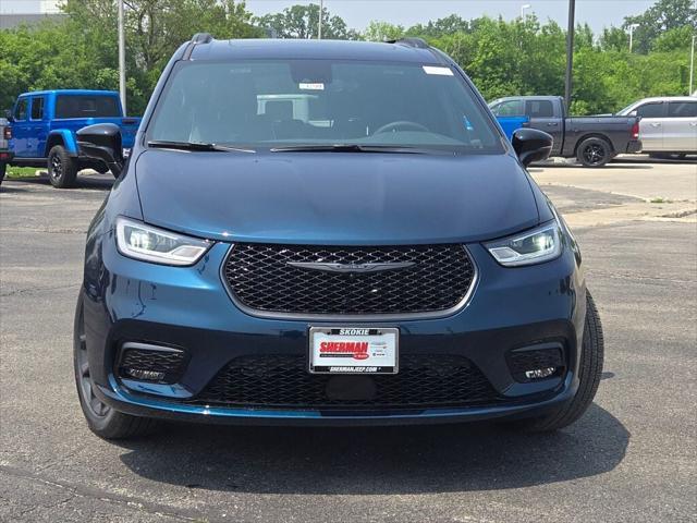 new 2025 Chrysler Pacifica car, priced at $59,660