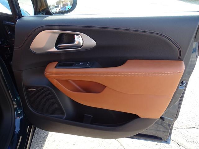 new 2025 Chrysler Pacifica car, priced at $52,620