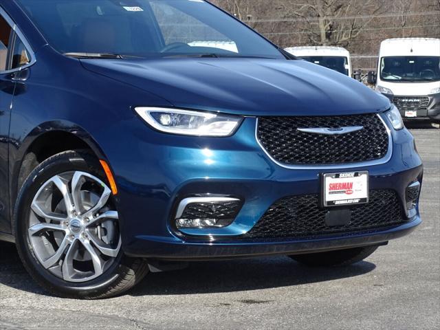 new 2025 Chrysler Pacifica car, priced at $52,620