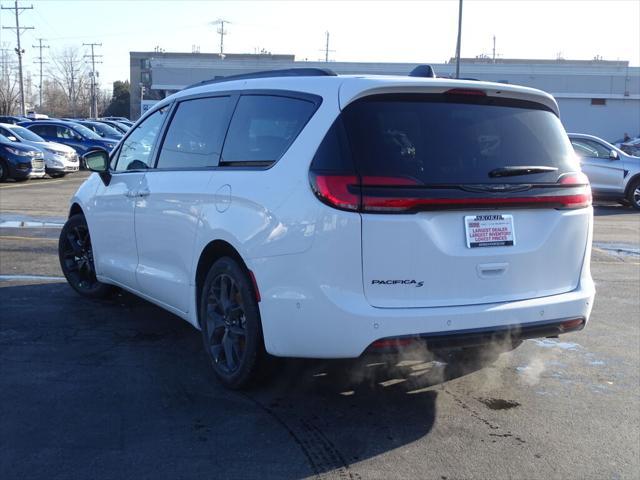 new 2024 Chrysler Pacifica car, priced at $40,490