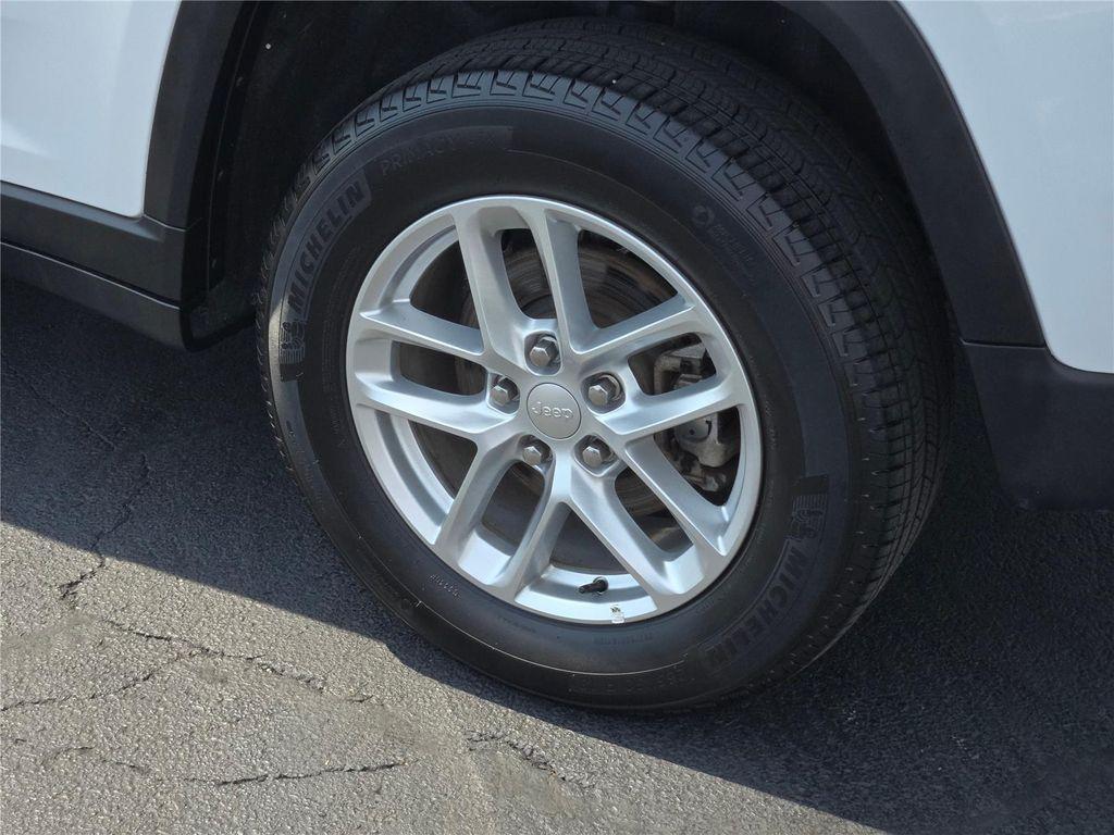 used 2024 Jeep Grand Cherokee car, priced at $37,390
