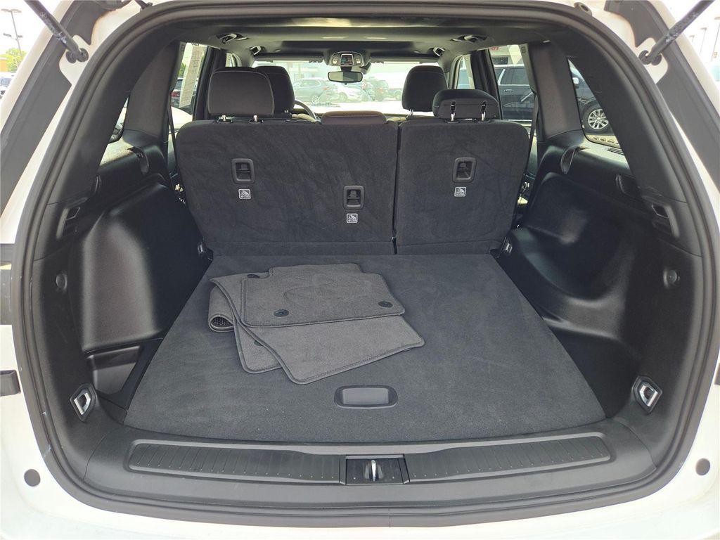 used 2024 Jeep Grand Cherokee car, priced at $37,390