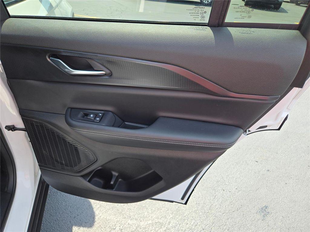 used 2024 Jeep Grand Cherokee car, priced at $37,390