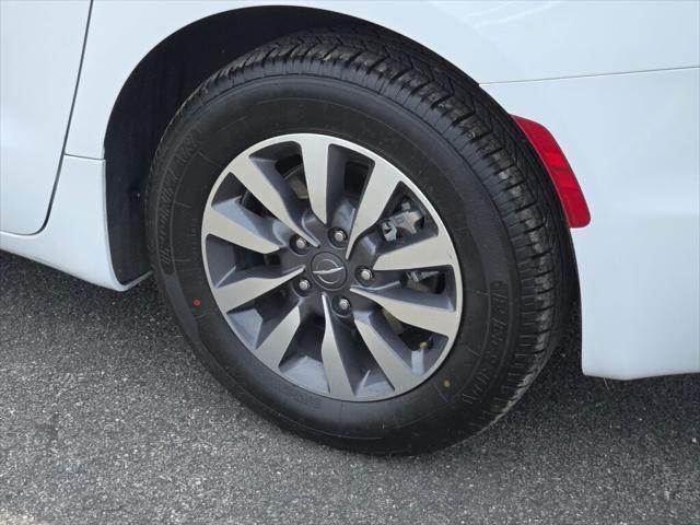used 2022 Chrysler Pacifica Hybrid car, priced at $27,000