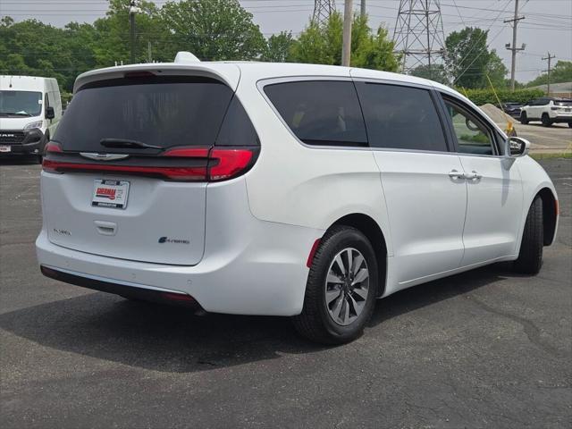 used 2022 Chrysler Pacifica Hybrid car, priced at $27,000