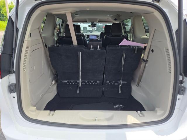used 2022 Chrysler Pacifica Hybrid car, priced at $27,000