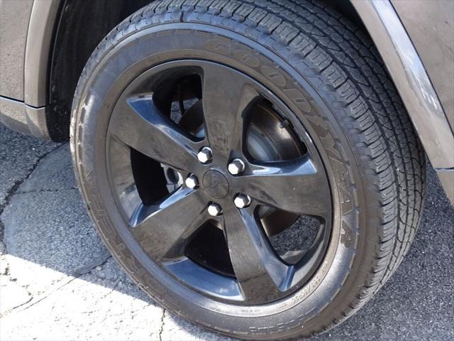 used 2015 Jeep Grand Cherokee car, priced at $16,300