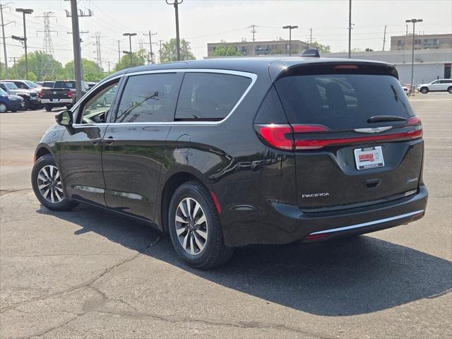used 2023 Chrysler Pacifica Hybrid car, priced at $26,000