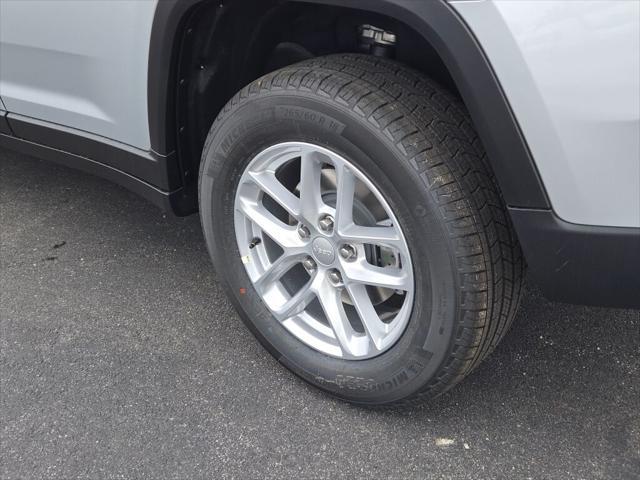 new 2025 Jeep Grand Cherokee car, priced at $37,175