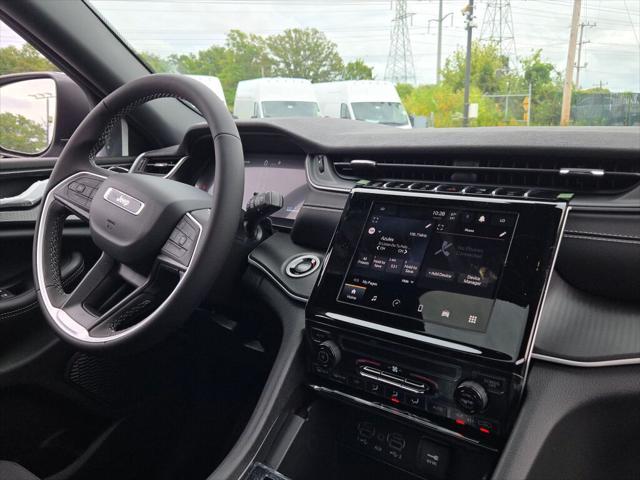 new 2025 Jeep Grand Cherokee car, priced at $37,175