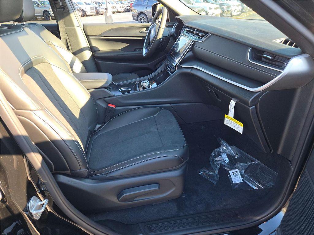 new 2025 Jeep Grand Cherokee L car, priced at $42,995