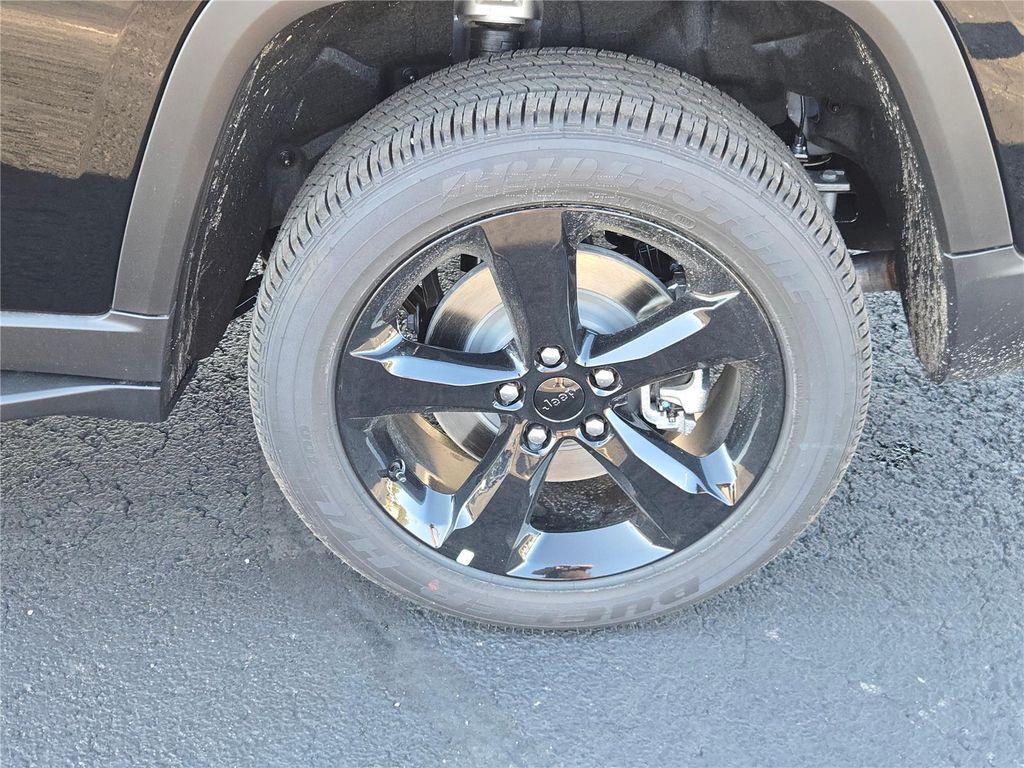 new 2025 Jeep Grand Cherokee L car, priced at $42,995