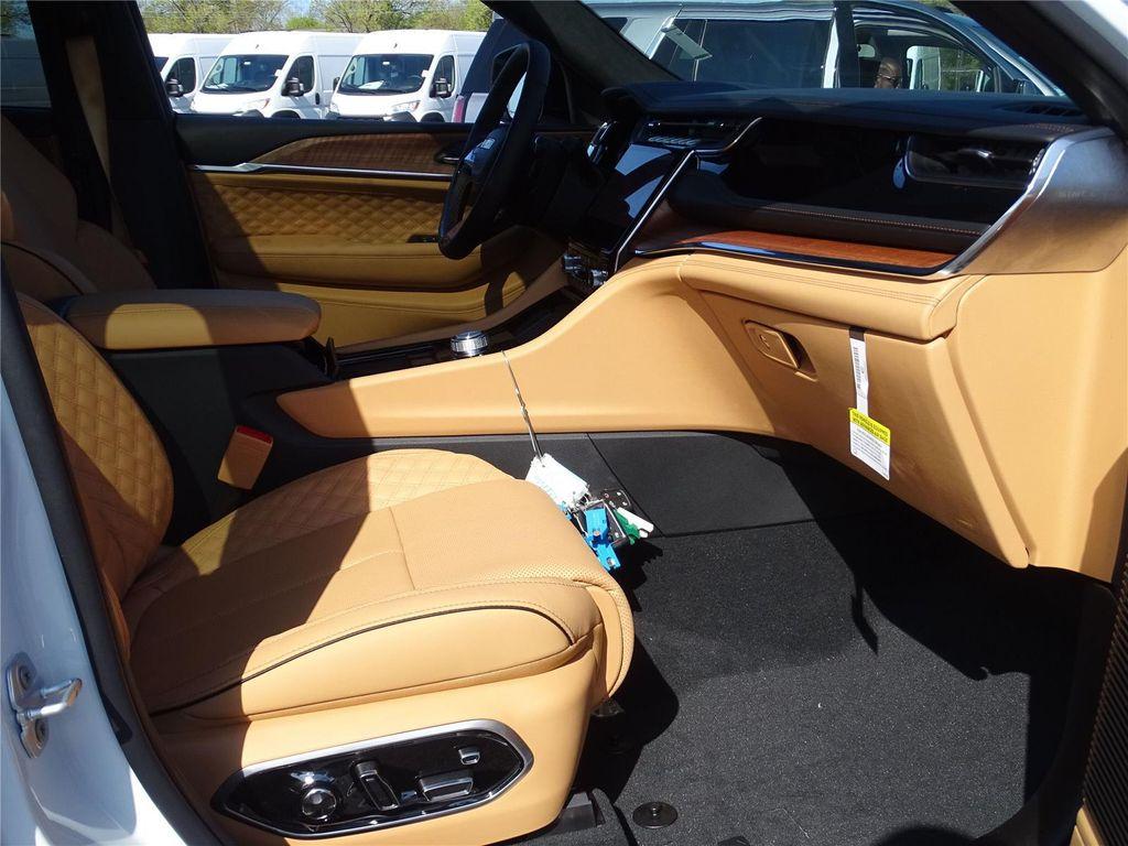 new 2025 Jeep Grand Cherokee car, priced at $63,985