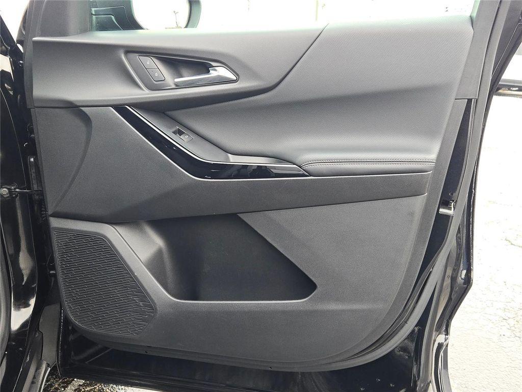 used 2025 Chevrolet Equinox car, priced at $22,900