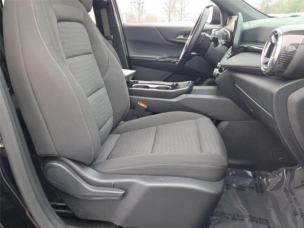 used 2025 Chevrolet Equinox car, priced at $22,900