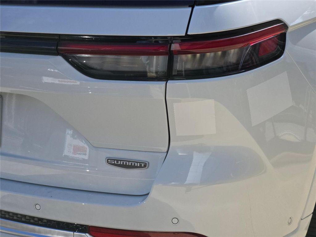 new 2025 Jeep Grand Cherokee car, priced at $54,285