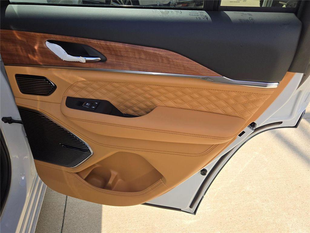 new 2025 Jeep Grand Cherokee car, priced at $54,285