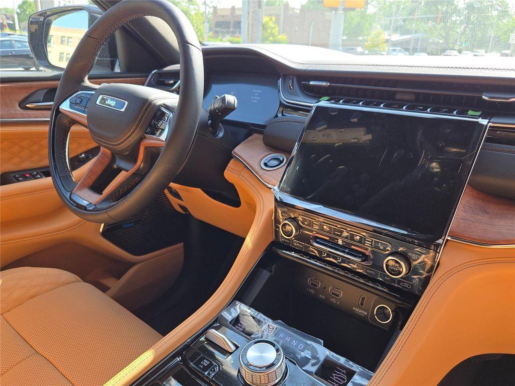 new 2025 Jeep Grand Cherokee car, priced at $54,285
