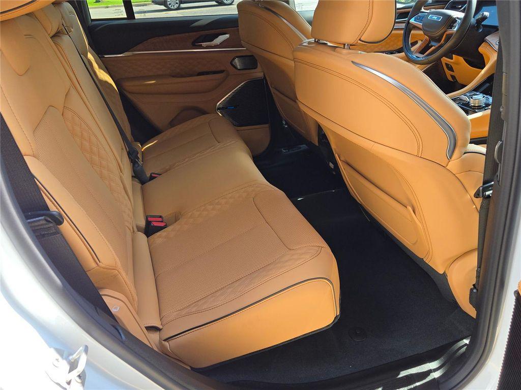 new 2025 Jeep Grand Cherokee car, priced at $54,285