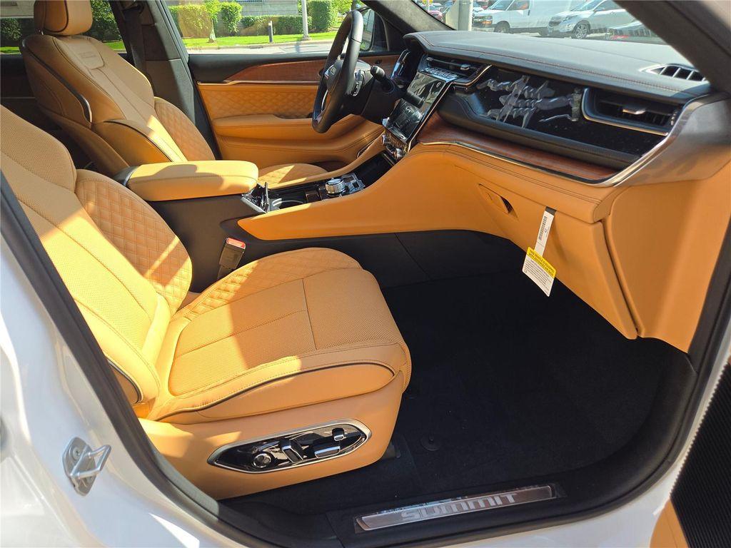 new 2025 Jeep Grand Cherokee car, priced at $54,285