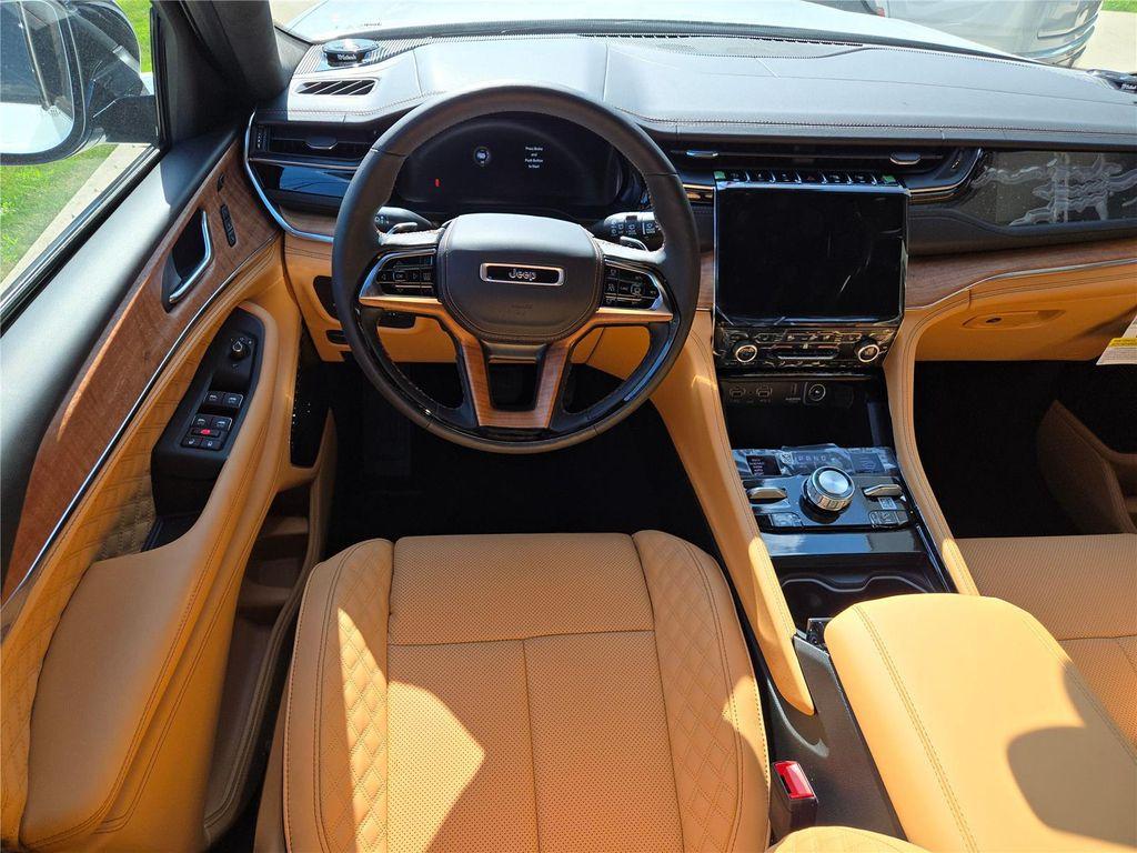 new 2025 Jeep Grand Cherokee car, priced at $54,285