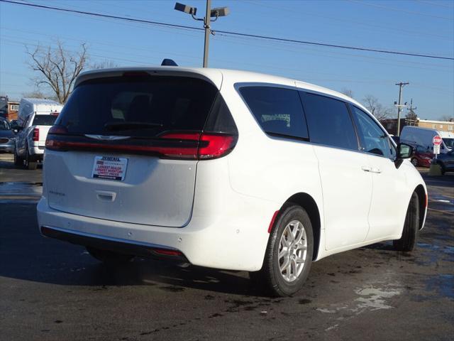 new 2024 Chrysler Pacifica car, priced at $40,697
