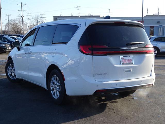 new 2024 Chrysler Pacifica car, priced at $40,697