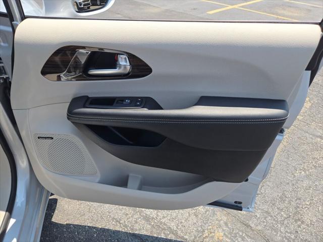 used 2022 Chrysler Pacifica car, priced at $35,000