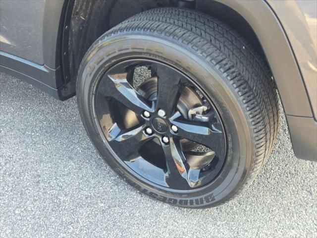 used 2022 Jeep Grand Cherokee car, priced at $33,560