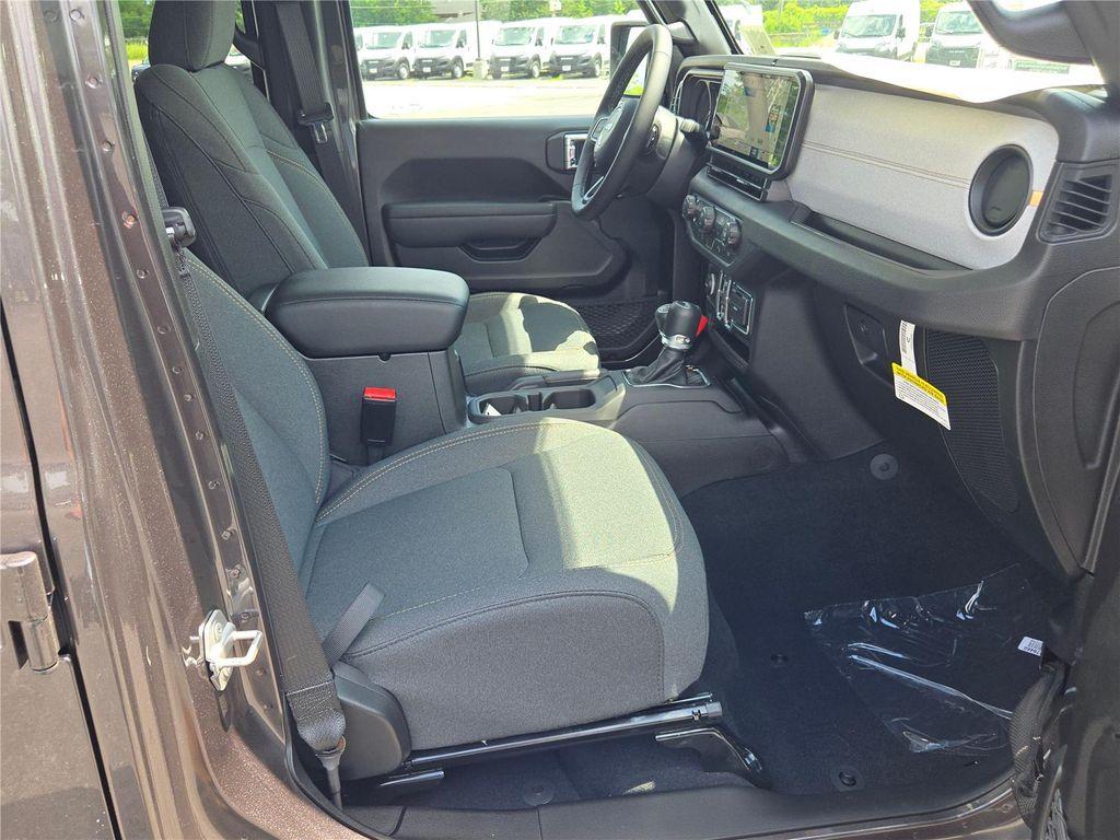 new 2025 Jeep Wrangler car, priced at $46,440