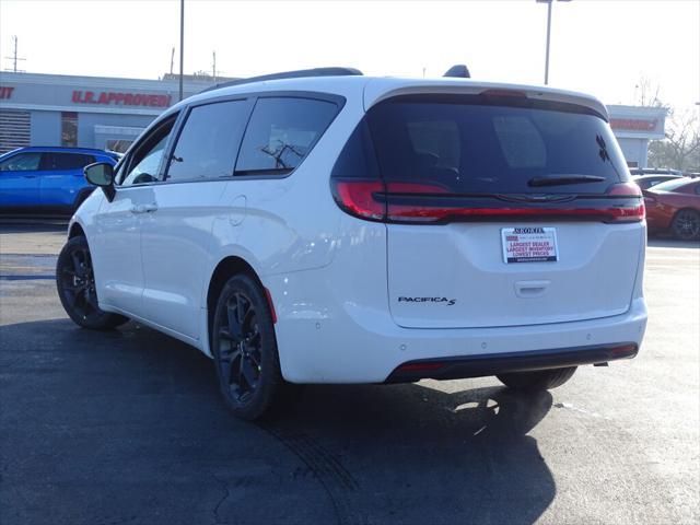 new 2024 Chrysler Pacifica car, priced at $37,295