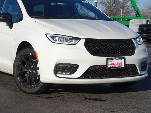 new 2024 Chrysler Pacifica car, priced at $37,295