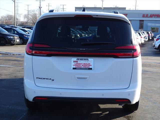 new 2024 Chrysler Pacifica car, priced at $37,295