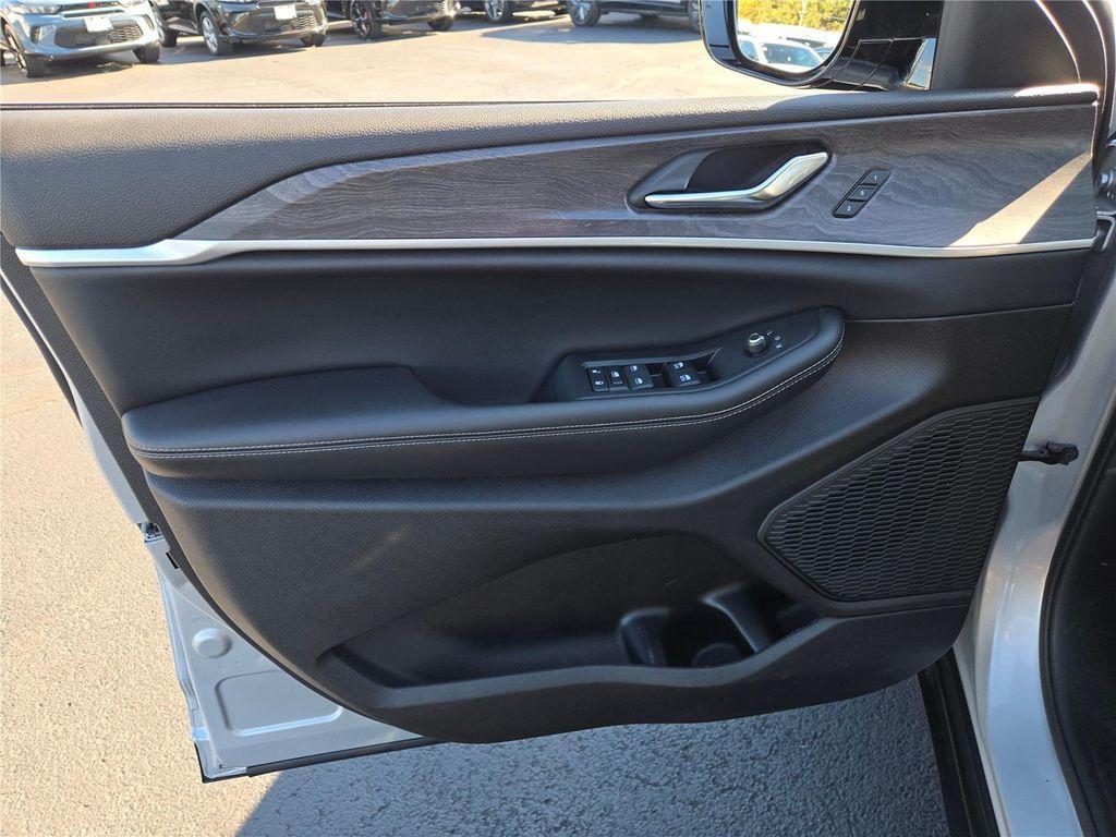 used 2024 Jeep Grand Cherokee L car, priced at $34,920