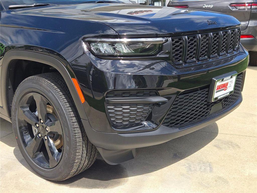 new 2025 Jeep Grand Cherokee car, priced at $38,625