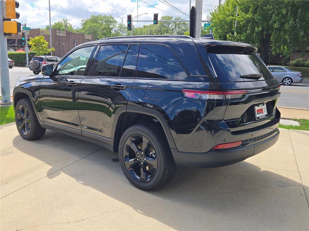 new 2025 Jeep Grand Cherokee car, priced at $38,625