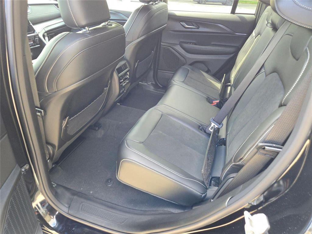 new 2025 Jeep Grand Cherokee car, priced at $38,625