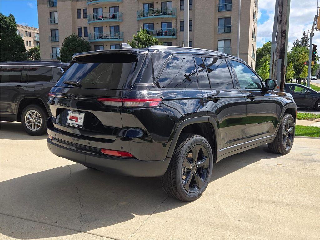 new 2025 Jeep Grand Cherokee car, priced at $38,625