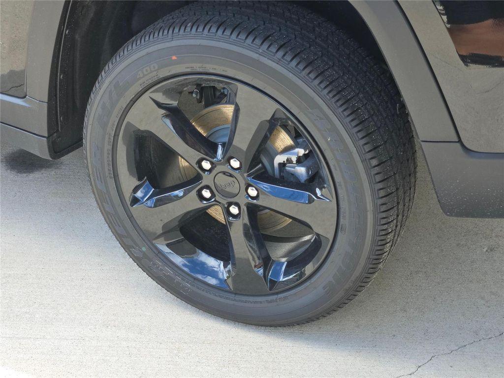 new 2025 Jeep Grand Cherokee car, priced at $38,625