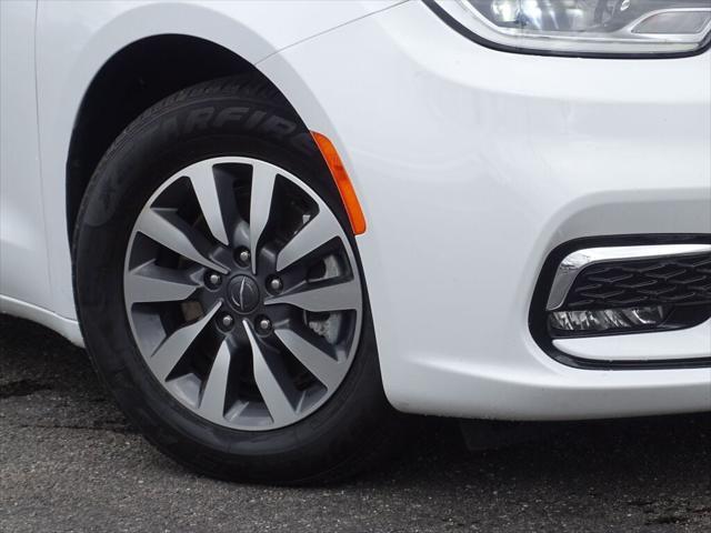 used 2022 Chrysler Pacifica Hybrid car, priced at $27,500