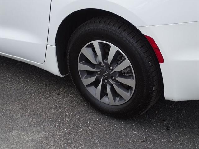 used 2022 Chrysler Pacifica Hybrid car, priced at $27,500