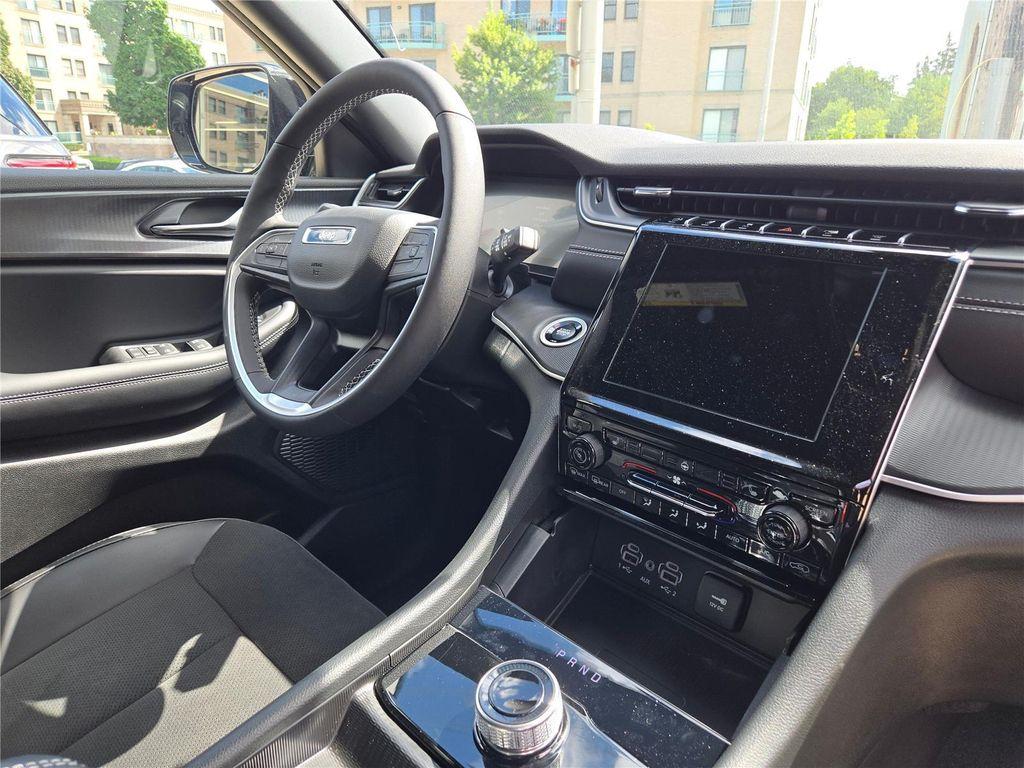 new 2025 Jeep Grand Cherokee car, priced at $41,125