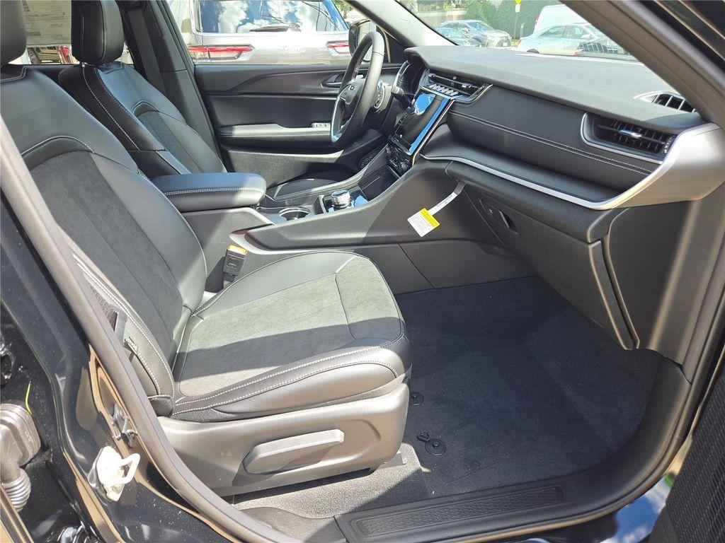 new 2025 Jeep Grand Cherokee car, priced at $41,125