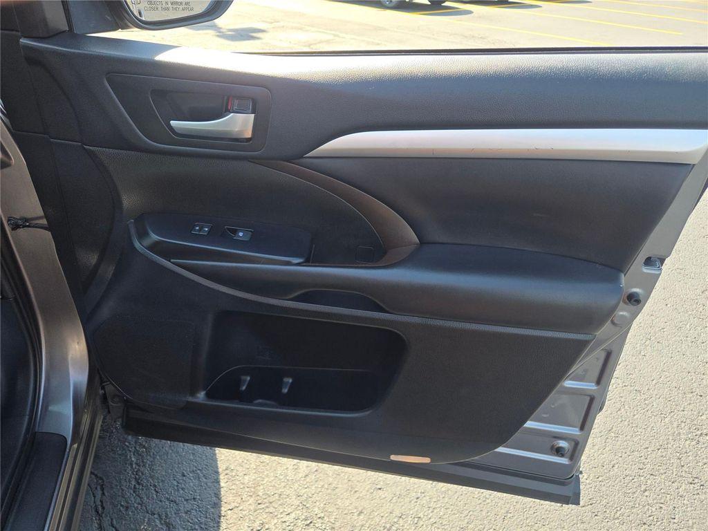 used 2019 Toyota Highlander car, priced at $25,230