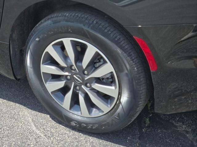 used 2023 Chrysler Pacifica Hybrid car, priced at $27,900