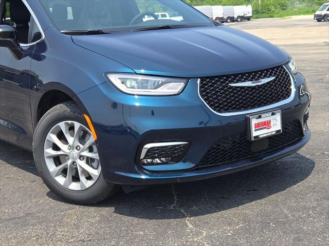 new 2025 Chrysler Pacifica car, priced at $39,140