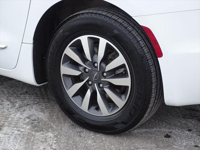 used 2023 Chrysler Pacifica Hybrid car, priced at $29,459