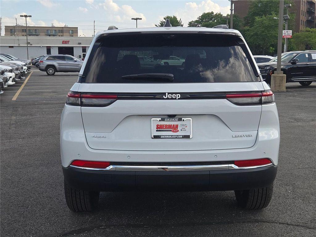 new 2025 Jeep Grand Cherokee car, priced at $43,090