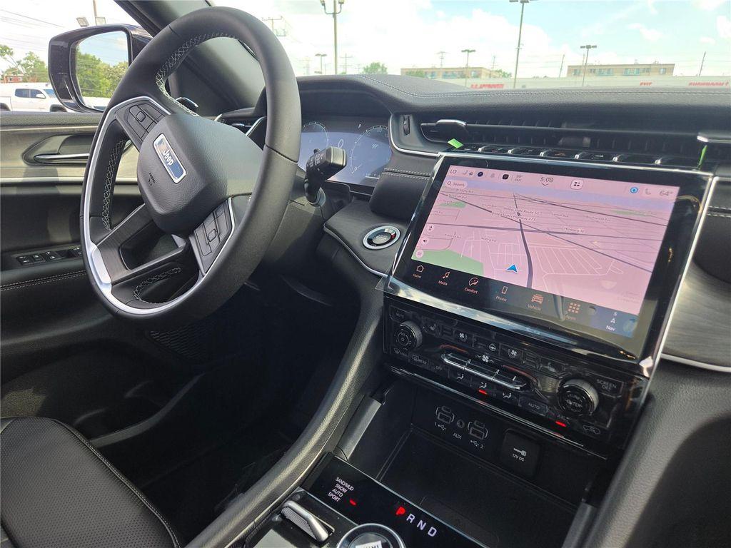new 2025 Jeep Grand Cherokee car, priced at $43,090