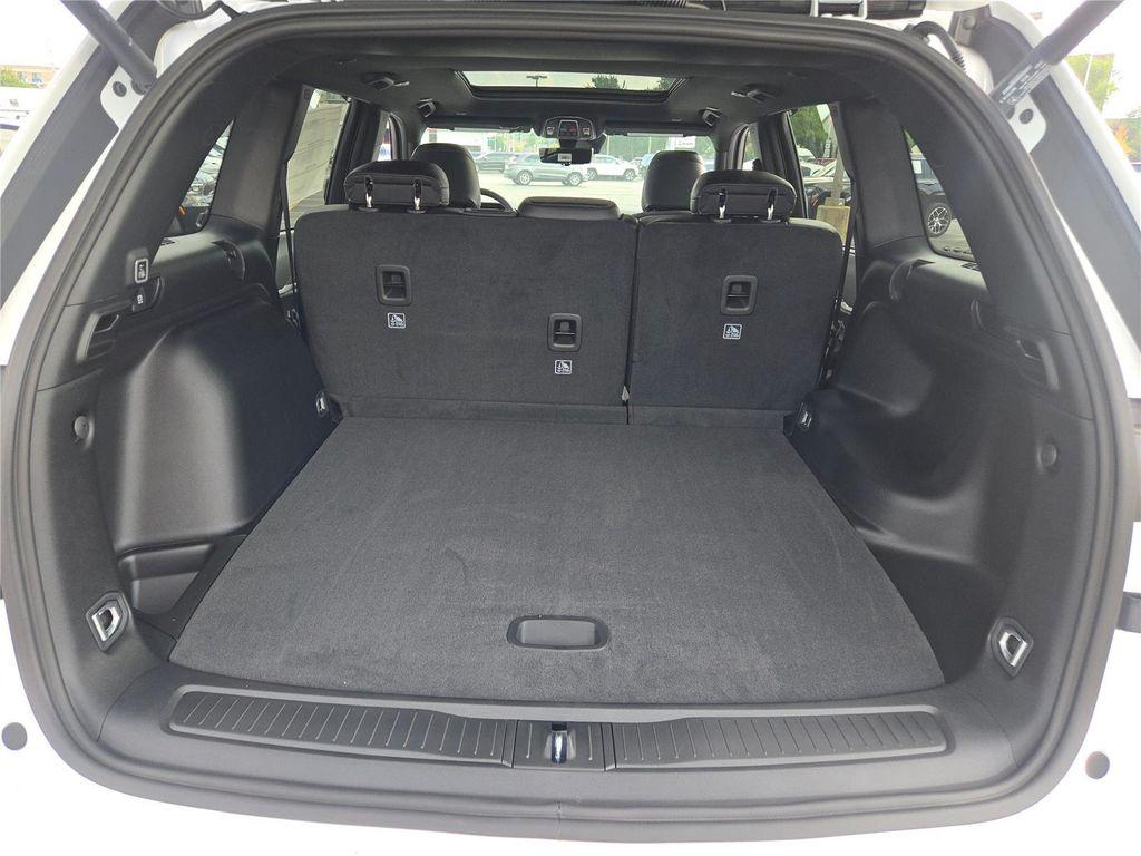 new 2025 Jeep Grand Cherokee car, priced at $43,090